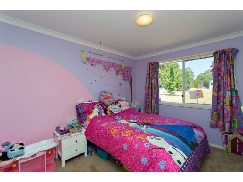 13 Woodlands Road, Enfield VIC 3352