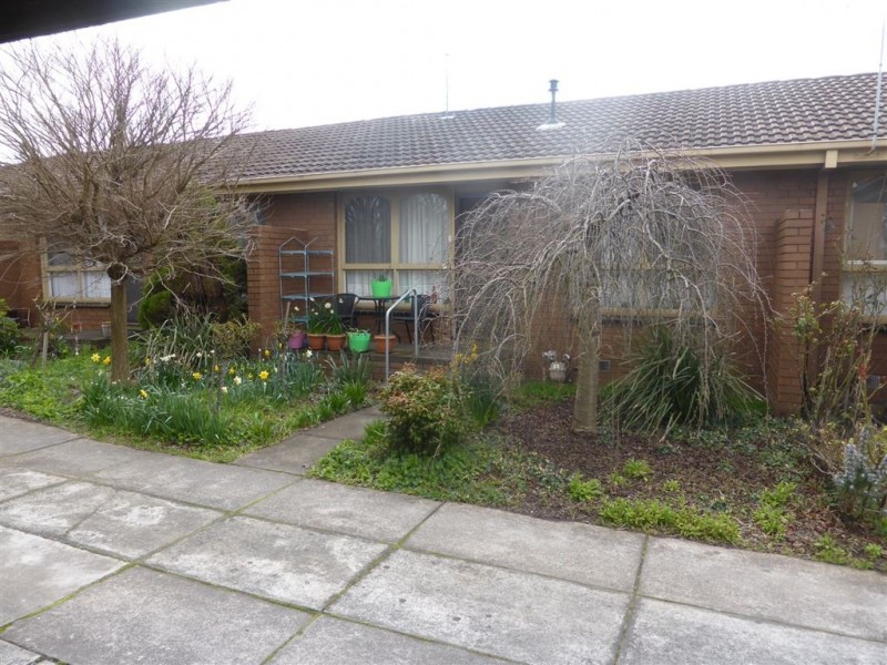 2/391 Forest Street, Wendouree VIC 3355