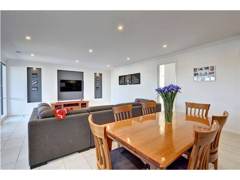 28 Warburton Drive, Alfredton VIC 3350