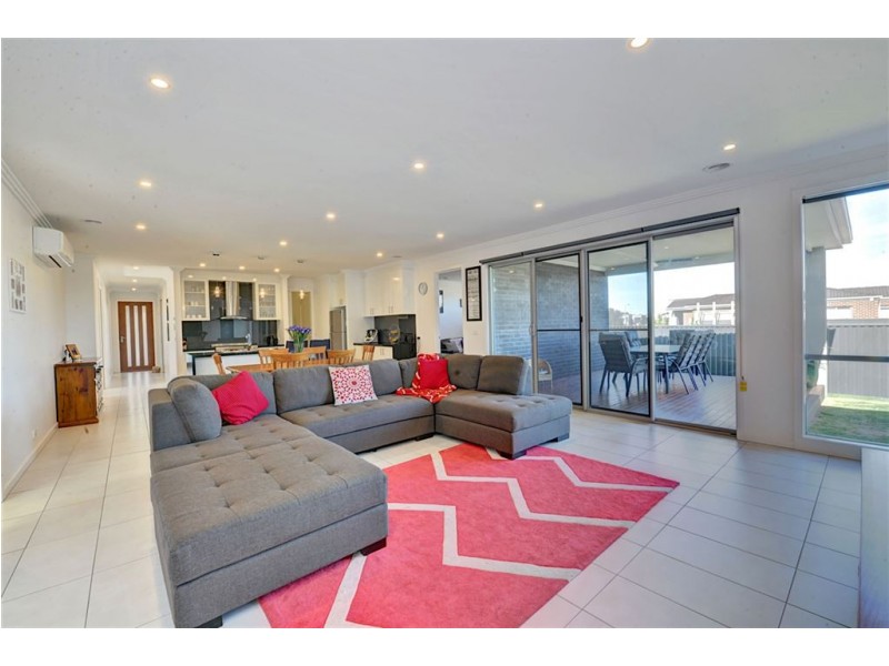 28 Warburton Drive, Alfredton VIC 3350