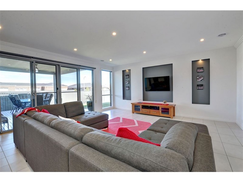 28 Warburton Drive, Alfredton VIC 3350