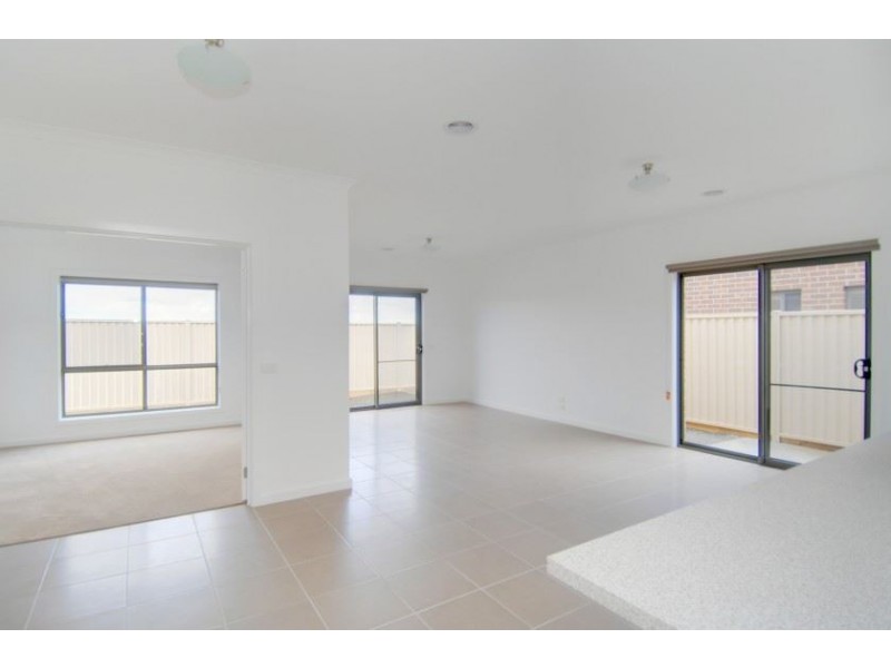 37 Chifley Drive, Delacombe VIC 3356