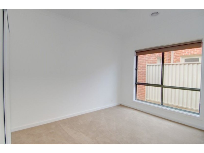 37 Chifley Drive, Delacombe VIC 3356