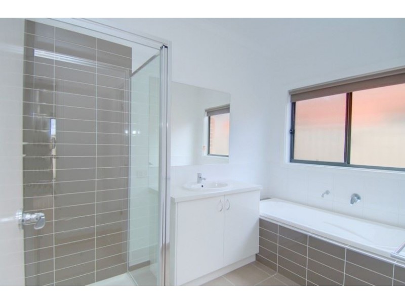 37 Chifley Drive, Delacombe VIC 3356