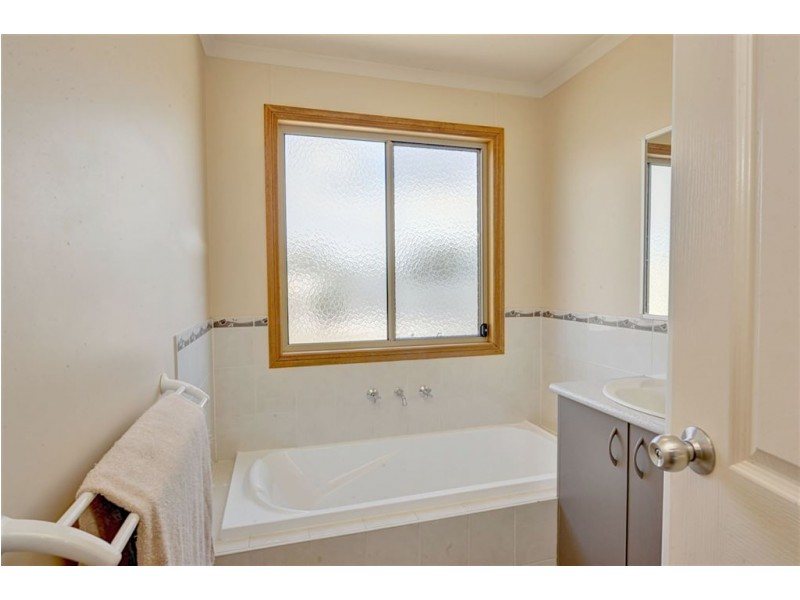 900 Linton-Carngham Road, Snake Valley VIC 3351