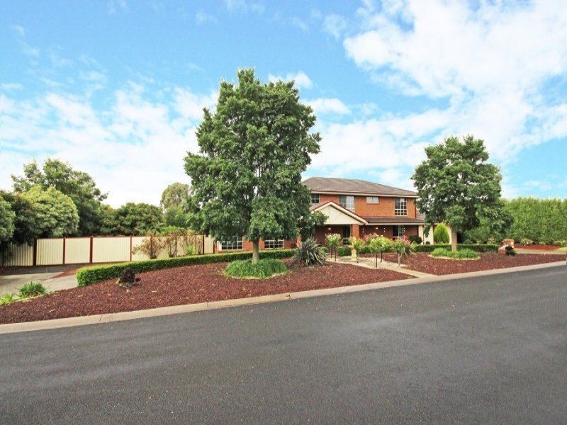 10 The Avenue, Delacombe VIC 3356