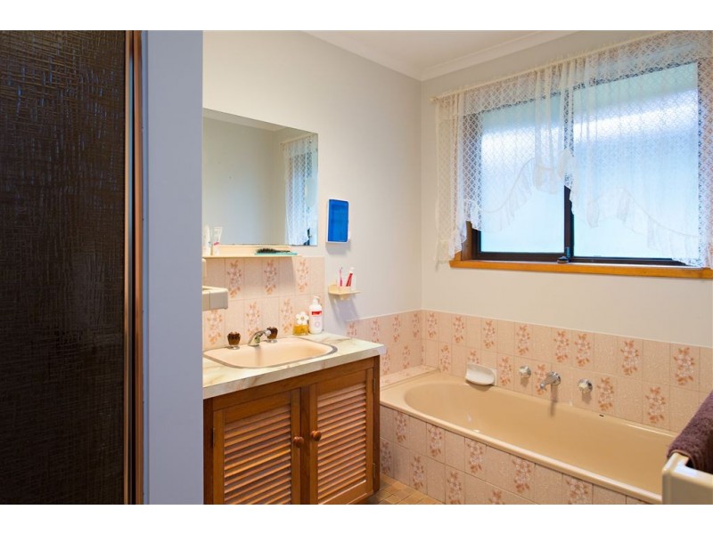 31 McNulty Drive, Wendouree VIC 3355