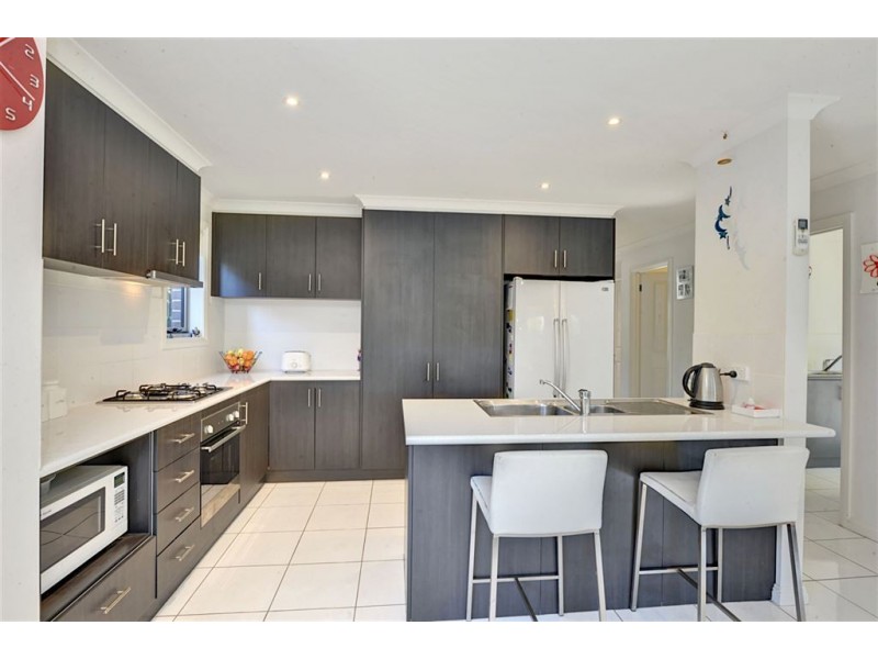 16 Ayrvale Avenue & 5A McPhie Place, Lake Gardens VIC 3355