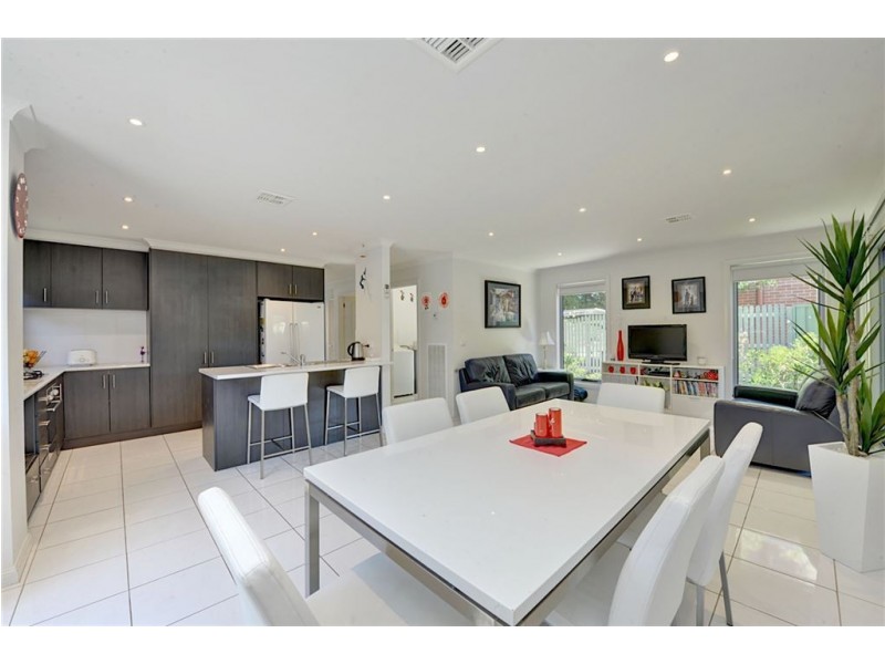 16 Ayrvale Avenue & 5A McPhie Place, Lake Gardens VIC 3355