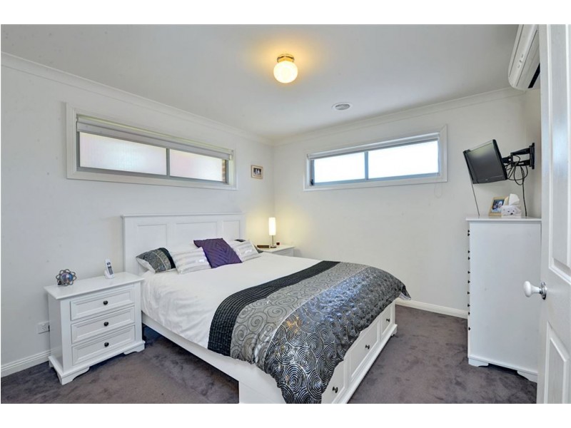 16 Ayrvale Avenue & 5A McPhie Place, Lake Gardens VIC 3355