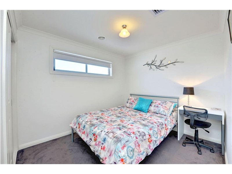 16 Ayrvale Avenue & 5A McPhie Place, Lake Gardens VIC 3355