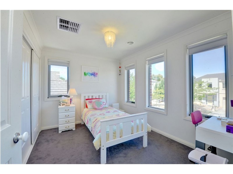 16 Ayrvale Avenue & 5A McPhie Place, Lake Gardens VIC 3355