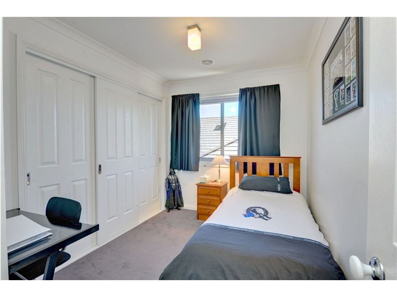 16 Ayrvale Avenue & 5A McPhie Place, Lake Gardens VIC 3355