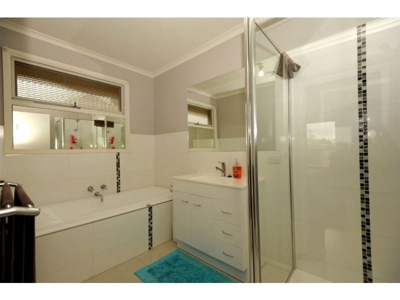 10 Mimosa Avenue, Alfredton VIC 3350