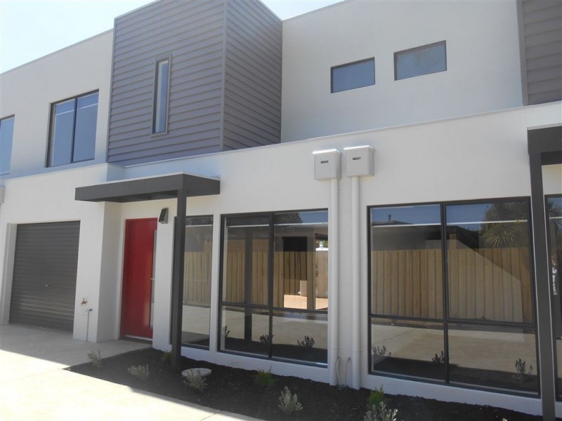 2/23 Gillies Street, Alfredton VIC 3350