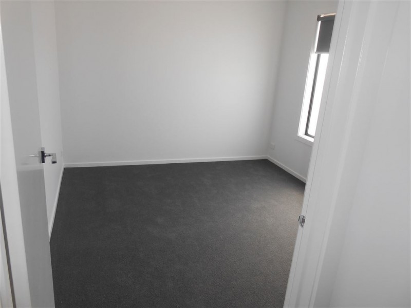 2/23 Gillies Street, Alfredton VIC 3350