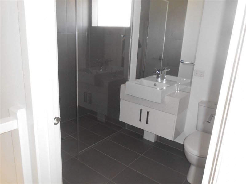 2/23 Gillies Street, Alfredton VIC 3350