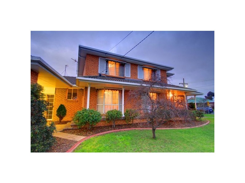 37 Rowan Parade, Wendouree VIC 3355