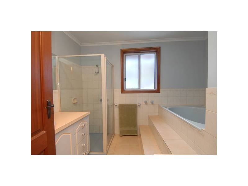 37 Rowan Parade, Wendouree VIC 3355