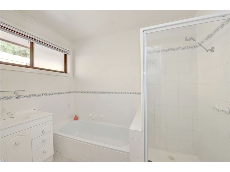 136 Mansfield Avenue, Mount Clear VIC 3350