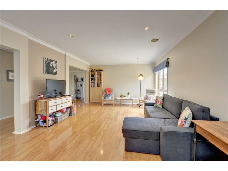 9 Whitely Crescent, Alfredton VIC 3350