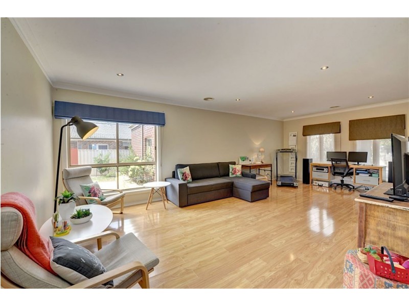 9 Whitely Crescent, Alfredton VIC 3350