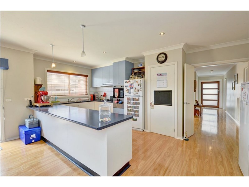 9 Whitely Crescent, Alfredton VIC 3350