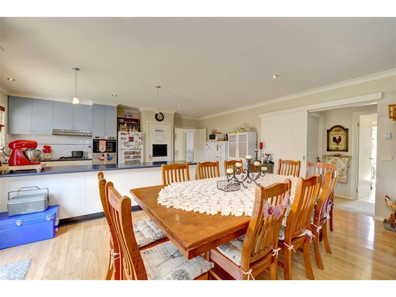 9 Whitely Crescent, Alfredton VIC 3350