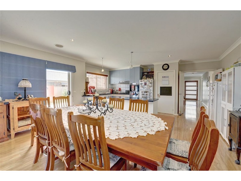 9 Whitely Crescent, Alfredton VIC 3350