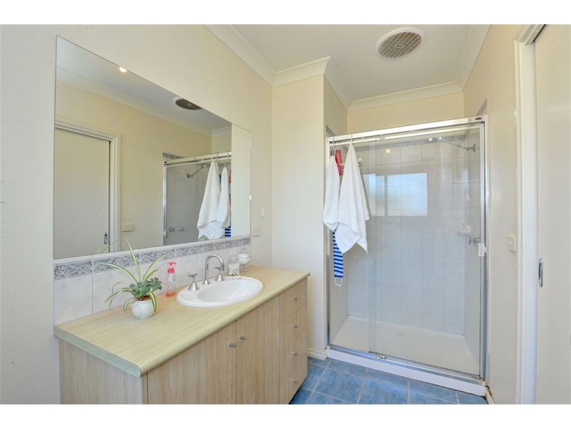 9 Whitely Crescent, Alfredton VIC 3350