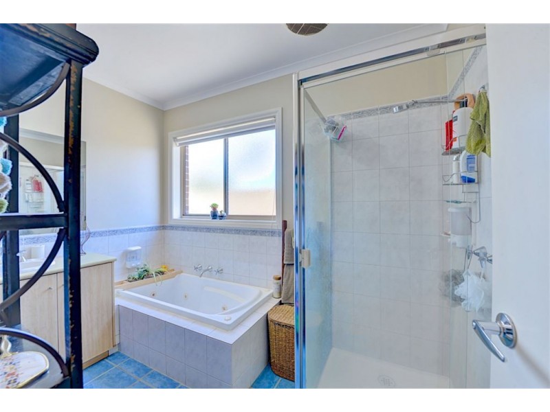 9 Whitely Crescent, Alfredton VIC 3350