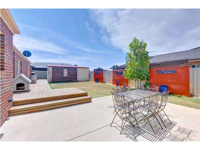 9 Whitely Crescent, Alfredton VIC 3350