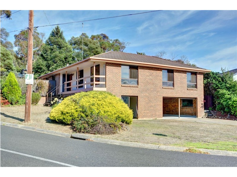 136 Mansfield Ave, Mount Clear VIC 3350