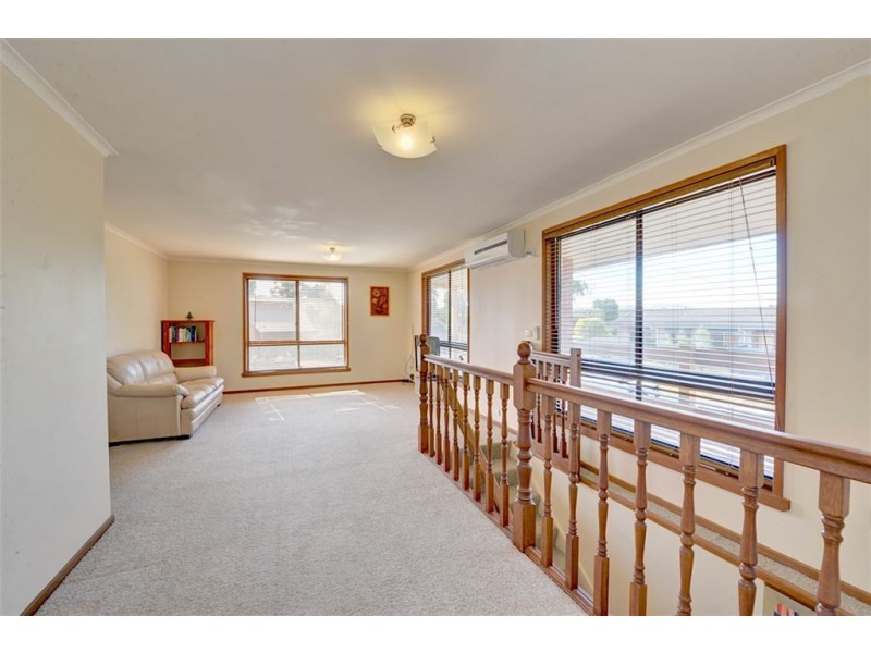 136 Mansfield Ave, Mount Clear VIC 3350