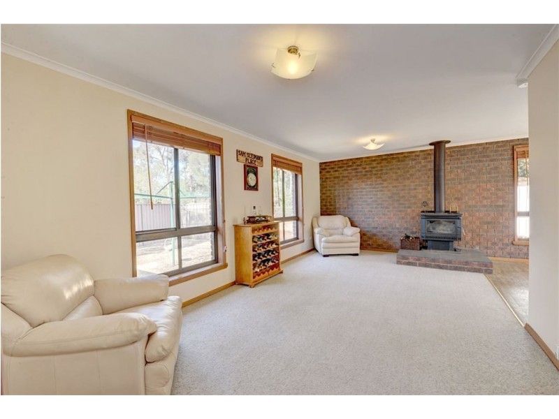 136 Mansfield Ave, Mount Clear VIC 3350