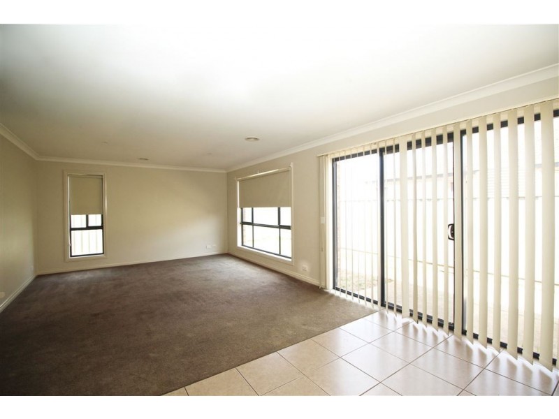 85 McNulty Drive, Wendouree VIC 3355