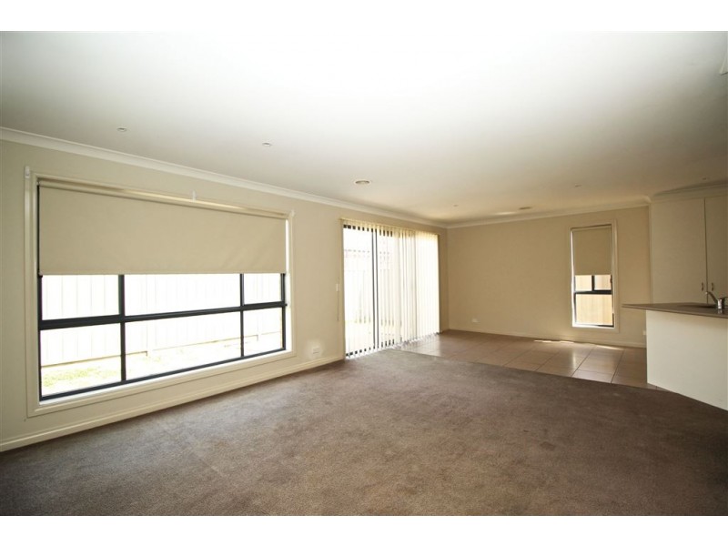 85 McNulty Drive, Wendouree VIC 3355