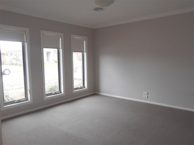 8 Duchess Drive, Delacombe VIC 3356