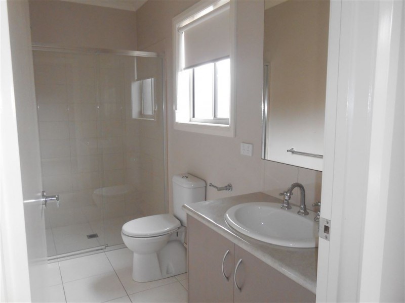 8 Duchess Drive, Delacombe VIC 3356