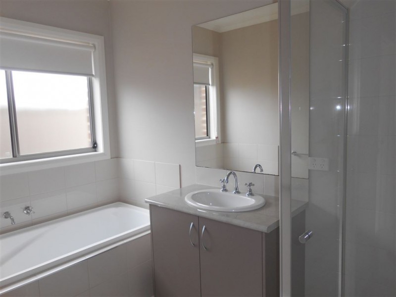 8 Duchess Drive, Delacombe VIC 3356