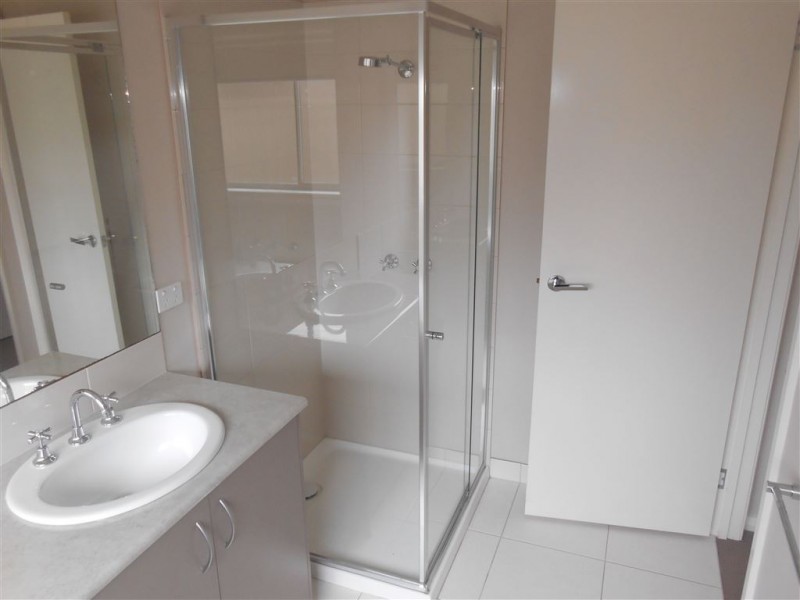 8 Duchess Drive, Delacombe VIC 3356