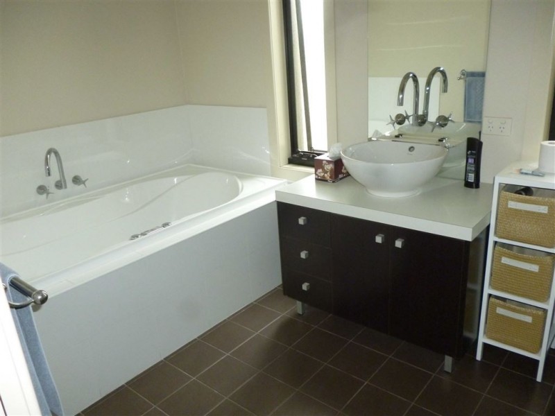 9 Broderick Court, Canadian VIC 3350