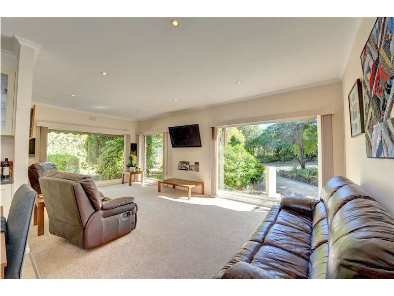 207 Eddy Avenue, Mount Helen VIC 3350