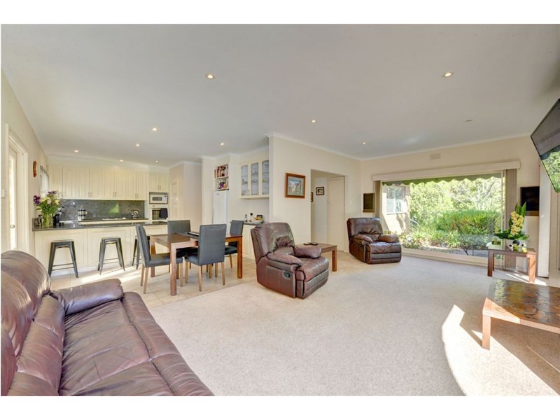 207 Eddy Avenue, Mount Helen VIC 3350