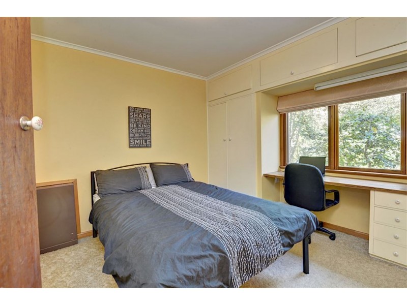 207 Eddy Avenue, Mount Helen VIC 3350