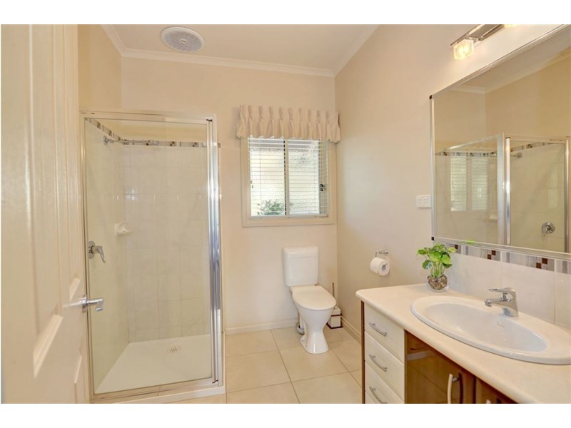 1A Ashley Grove, Mount Helen VIC 3350