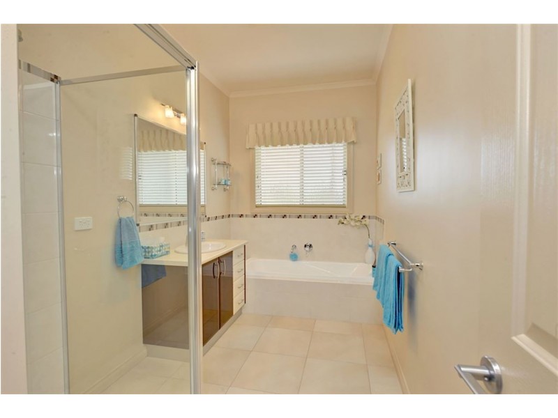 1A Ashley Grove, Mount Helen VIC 3350