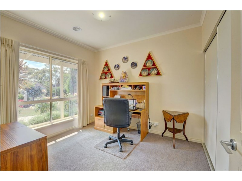 1A Ashley Grove, Mount Helen VIC 3350