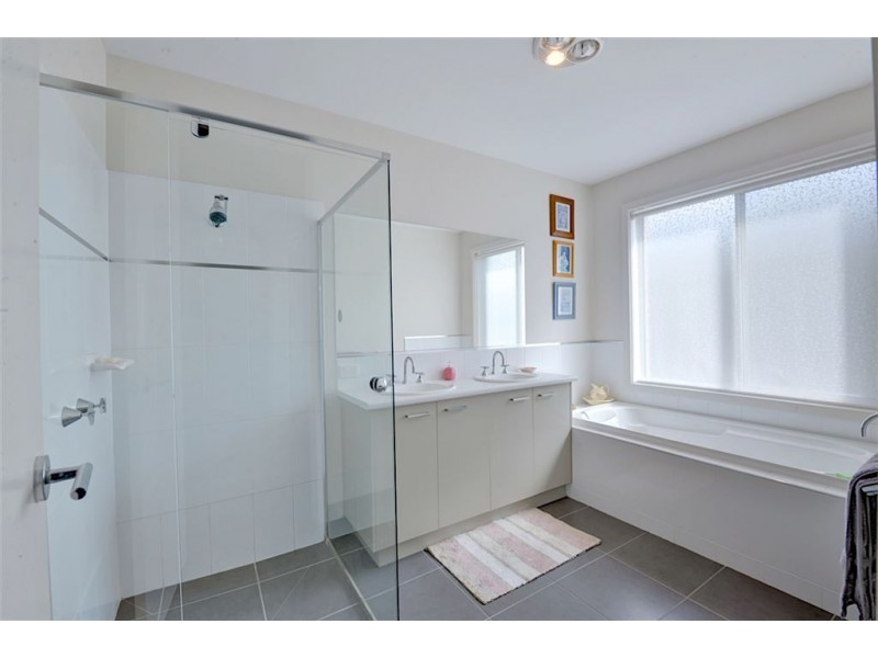 103 Howe Street, Miners Rest VIC 3352