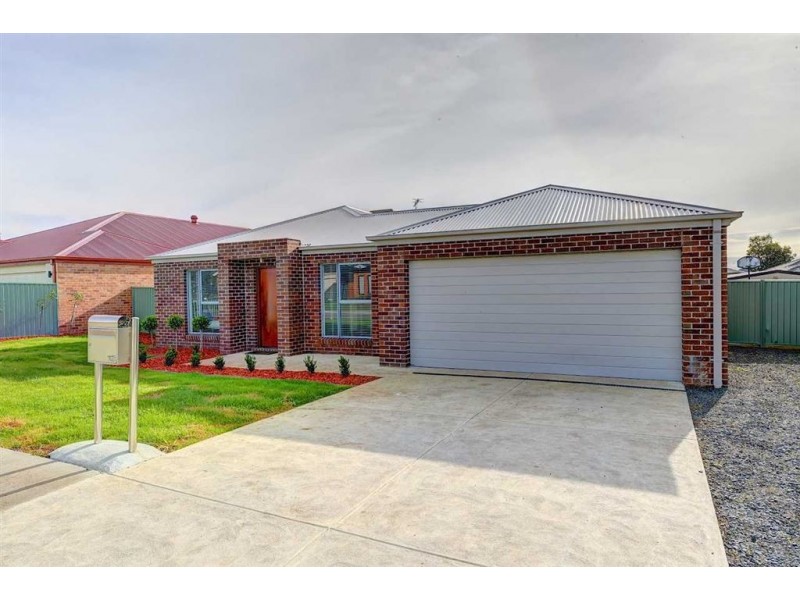 12 Lowry Crescent, Miners Rest VIC 3352